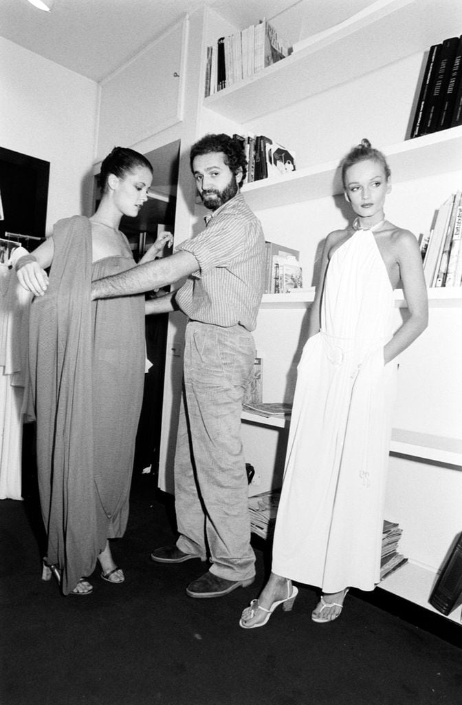 Gianni Versace preparando su desfile Primavera/Verano 1978
