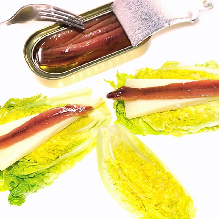 Cogollos con anchoas.