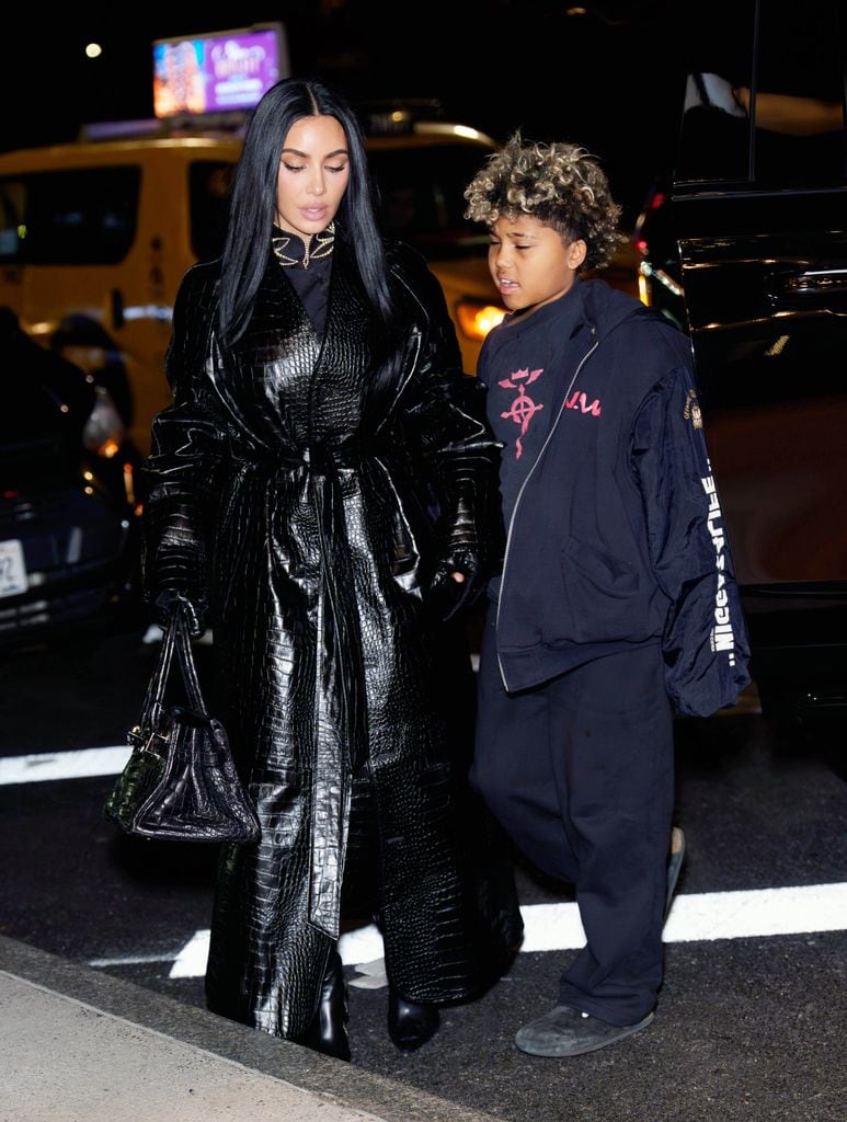 Saint West, a sus 10 años, es casi tan alto como su madre, Kim Kardashian.