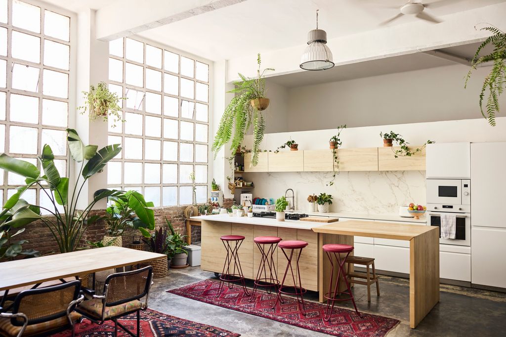 Cocina americana abierta al comedor.