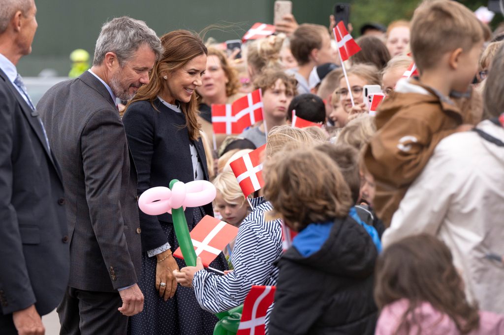 Federico y Mary de Dinamarca en Welcon A/S durante su visita a Vejle