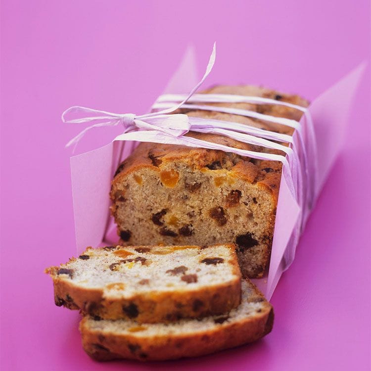 'Banana bread con pasas y albaricoque'