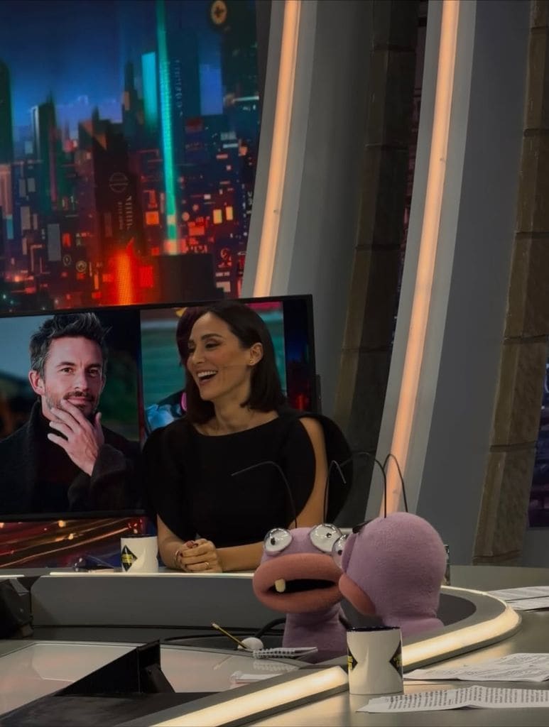 Tops especiales de Zara para llevar con vaqueros estas navidades y ser la más elegante, como Tamara Falcó