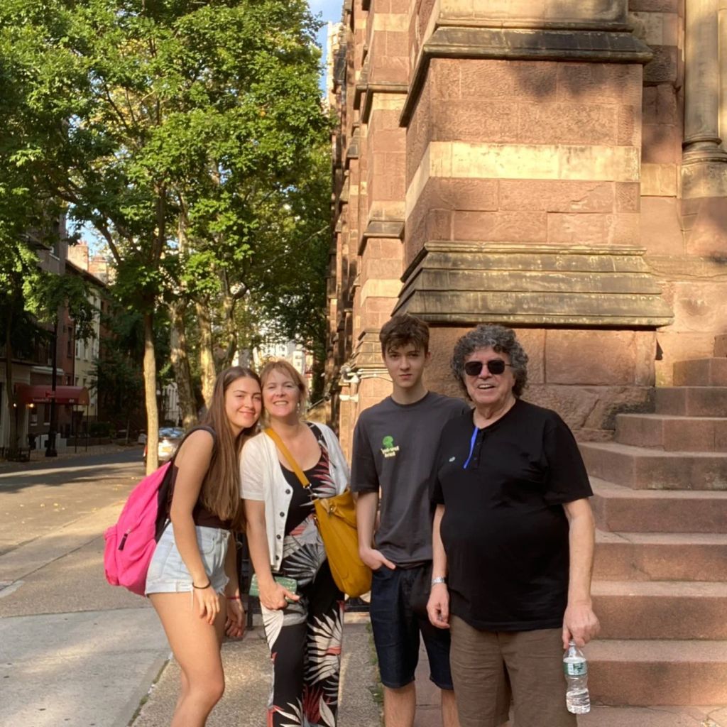Piero junto a Mariana Schettini y sus dos hijos; Giuliano y Fiorella.