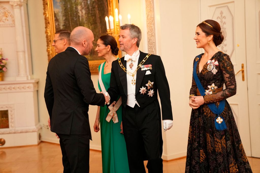 La reina Mary de Dinamarca en la cena de gala en el Palacio Presidencial de Helsinki