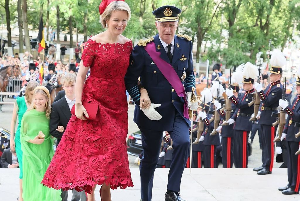 Los reyes Felipe y Matilde de Bélgica con sus cuatro hijos, los príncipes Elisabeth, Gabriel, Emmanuel y Eleonore, en el Día Nacional de 2025