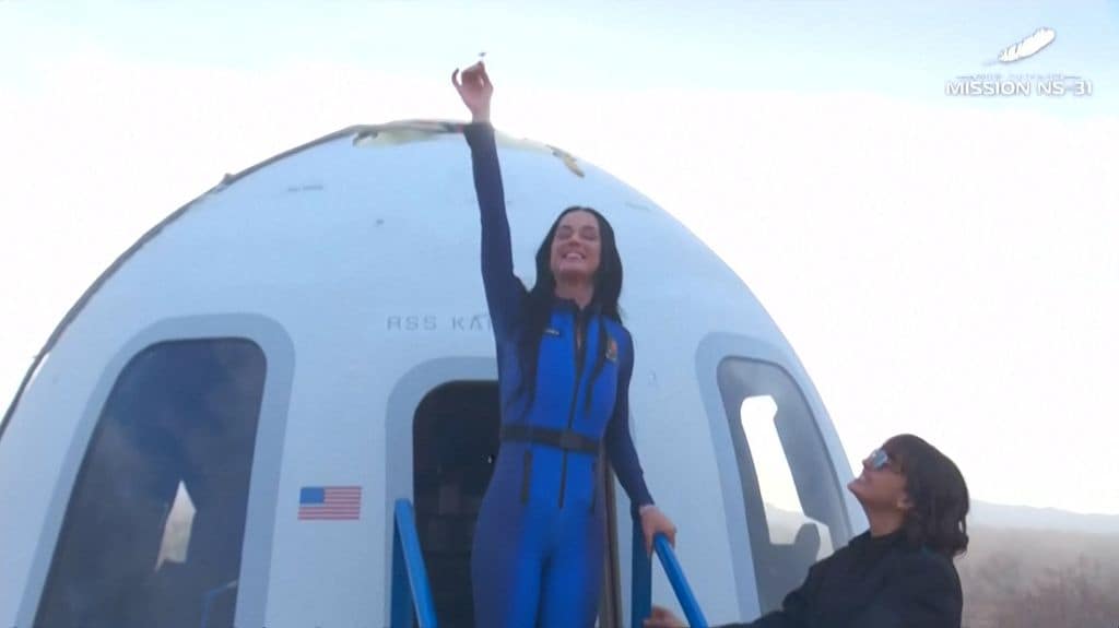 Katy Perry llevó una margarita a su viaje espacial, en honor a su hija Daisy Dove.