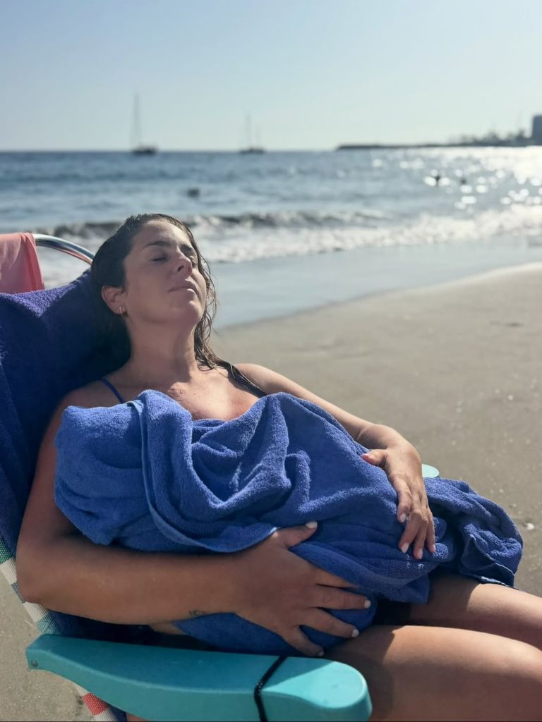 Anabel junto a Alma cuando era una bebé en Gran Canaria
