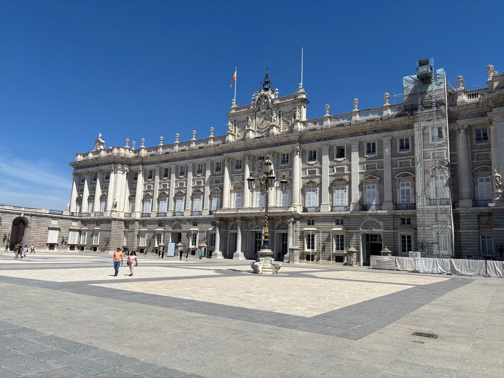El Palacio Real de Madrid ofrece una visita muy recomendable para visitar sus cocinas.
