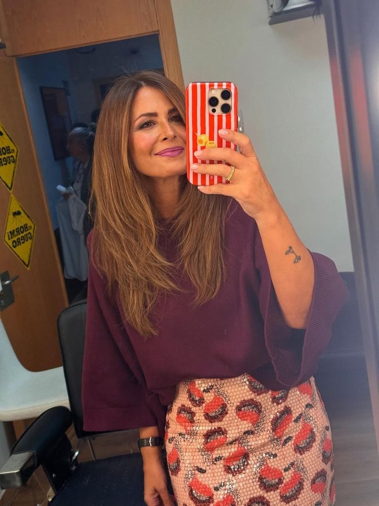 El look de Nuria Roca con falda de lentejuelas