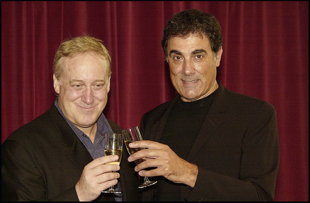 Los dos productores brindaban por sus éxitos televisivos en la primera década del 2000