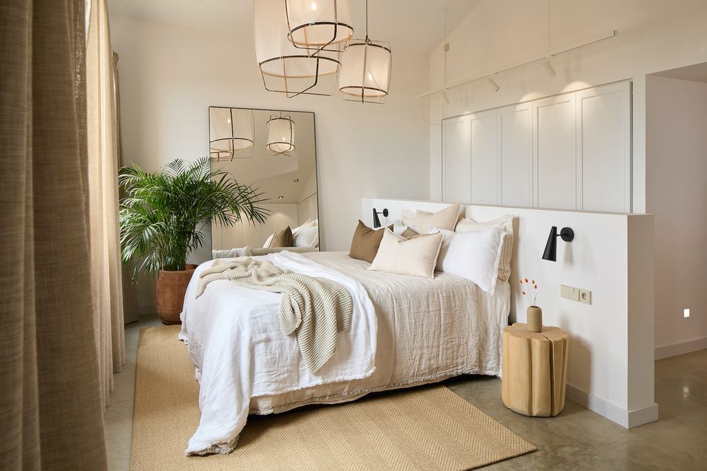 Dormitorio con planta en la esquina. 