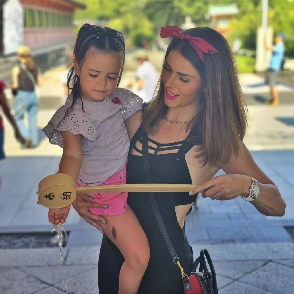 Claudia Álvarez y su hija Kira