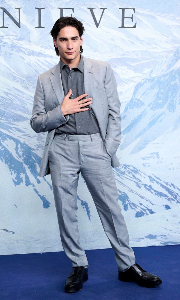 enzo vogrincic en la premiere de 39 la sociedad de la nieve en el circulo de las bellas artes