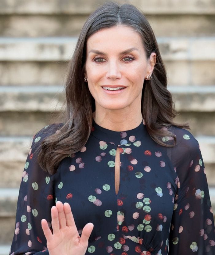 Reina Letizia vestido lunares Massimo Dutti