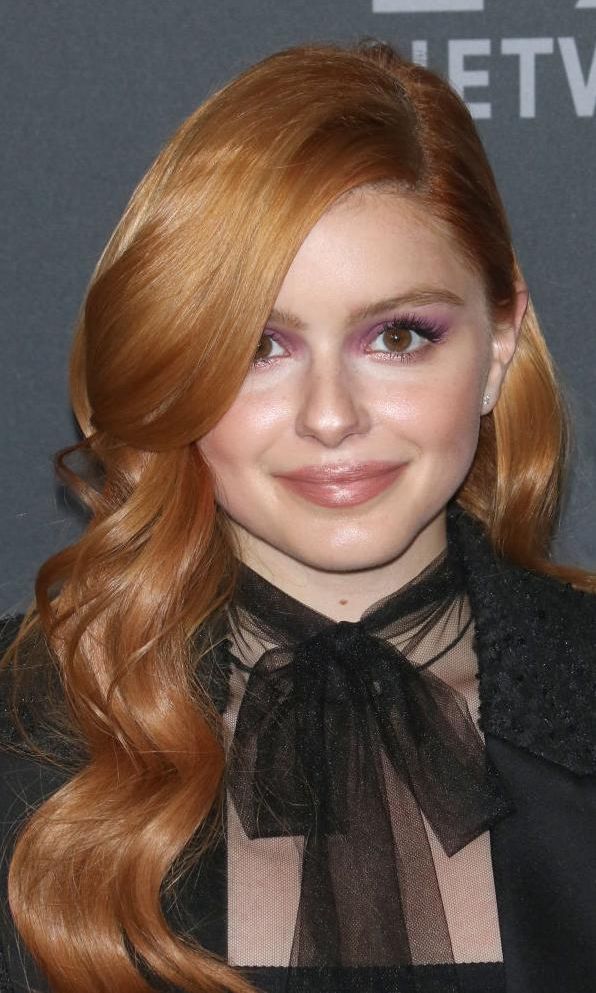 ariel winter con melena rojiza y ondas