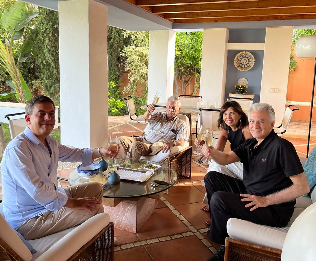 Las imágenes más familiares de Mario Vargas Llosa