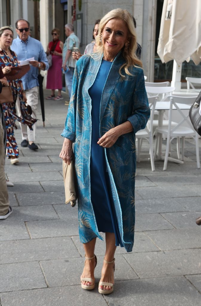 La llegada de famosos a la ópera: Cristina Cifuentes