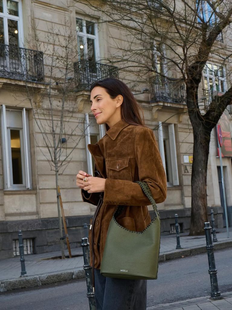 Las minimalistas aplicamos este truco de Sassa de Osma para que nuestros looks de neutros sean más interesantes