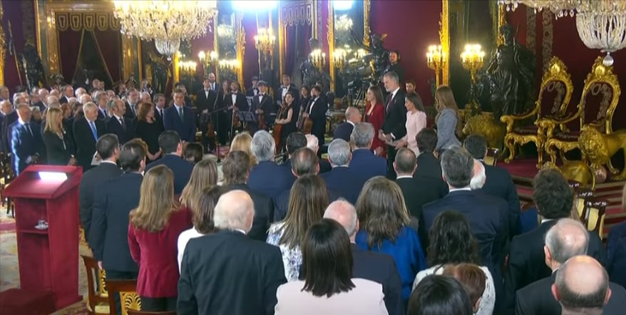 Comienza una ceremonia de la máxima solemnidad institucional