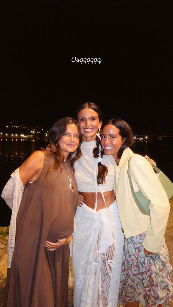 De izquierda a derecha, Bea Gimeno, Ale Navarro y María Fernández-Rubíes en la preboda 