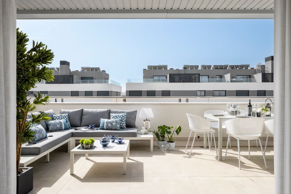 Terraza con suelo porcelánico. 