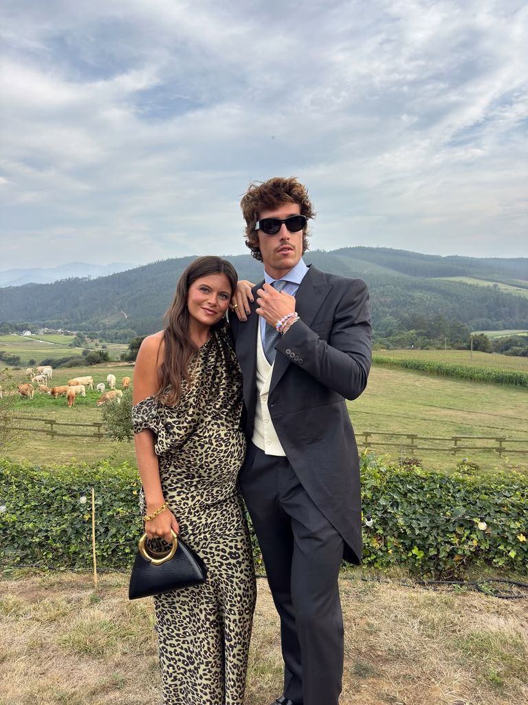 Bea Gimeno y Nacho Aragón en la boda de Alejandra Navarro
