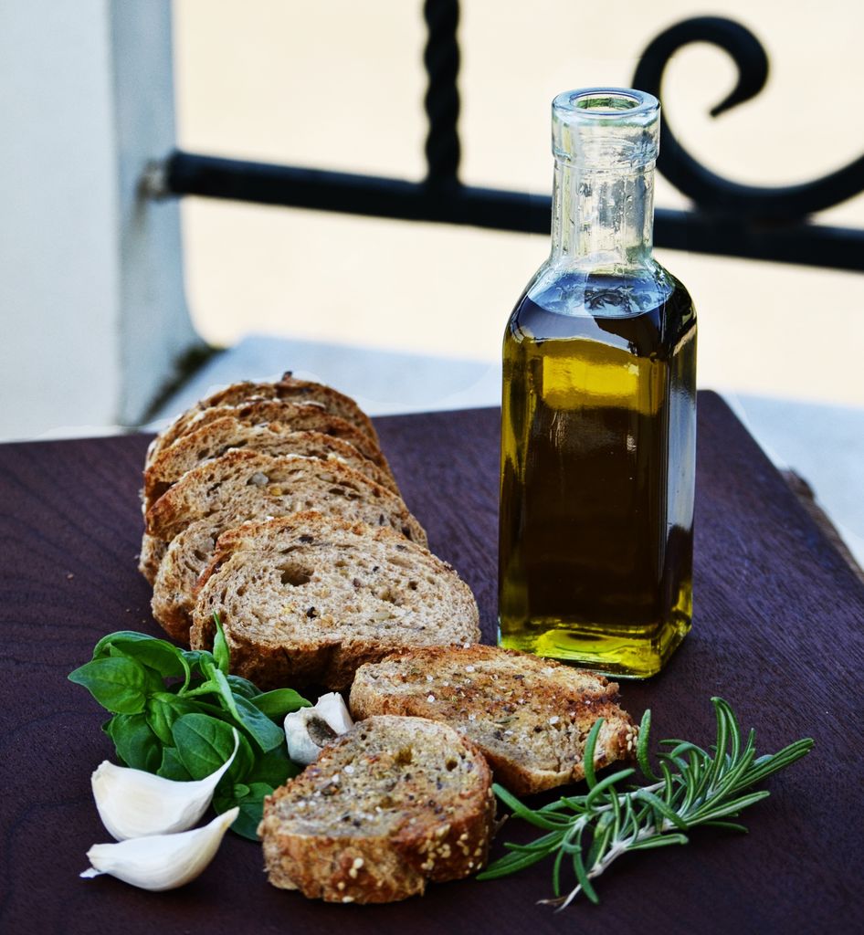 Pan integral con aceite de oliva