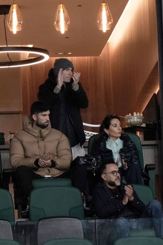 ZIDANE APOYA DESDE LA GRADA A SU HIJO LUCA JUNTO A SU MUJER, VERONIQUE Y THEO ZIDANE