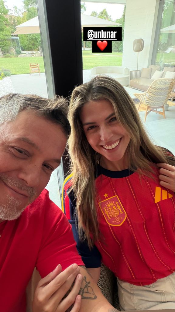 Alejandro Sanz, con Stephanie Cayo