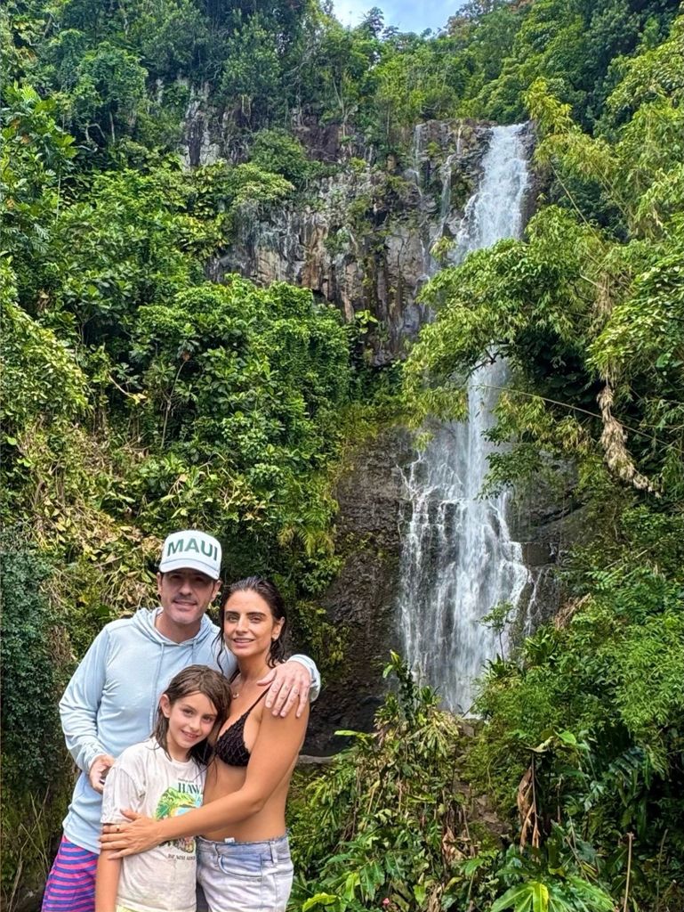 Mauricio Ochmann y Aislinn Derbez llevaron a su hija Kailani en un inolvidable viaje a Hawái.
