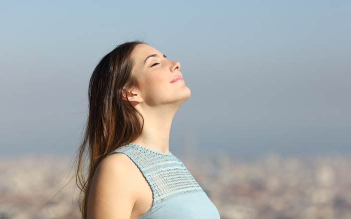mujer respirando