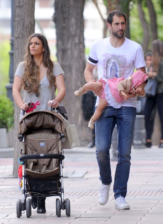 Tras vivir en Castellón y más tarde en Sevilla, Diego e Iria se instalaron en Madrid en enero de 2013. Pero lejos de seguir la estela de sus compañeros y comprarse una gran casa a las afueras de la ciudad, el portero y su mujer se decidieron por una casa en el centro. Durante este tiempo, la pareja ha hecho una vida muy normal y discreta. Él salía a pasar con sus chicas tras los entrenamientos y ella, de vez en cuando, acudía a algún evento