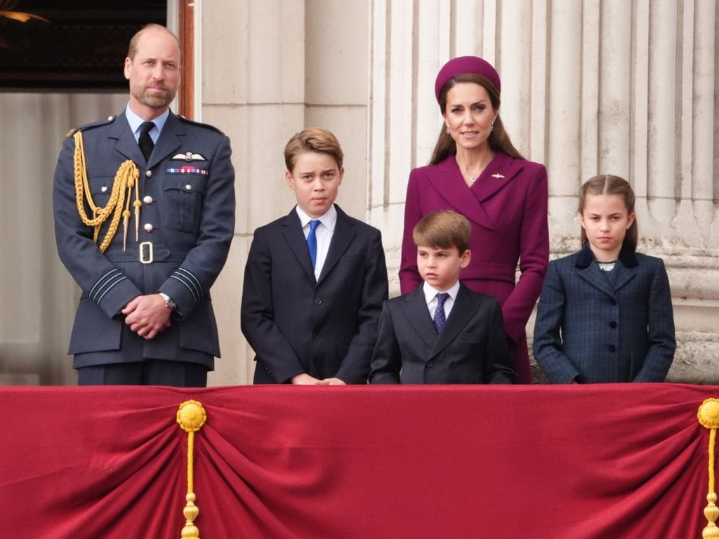 El príncipe Guillermo, Kate Middleton y sus tres hijos en los actos con motivo del 80 aniversario del fin de la Segunda Guerra Mundial 