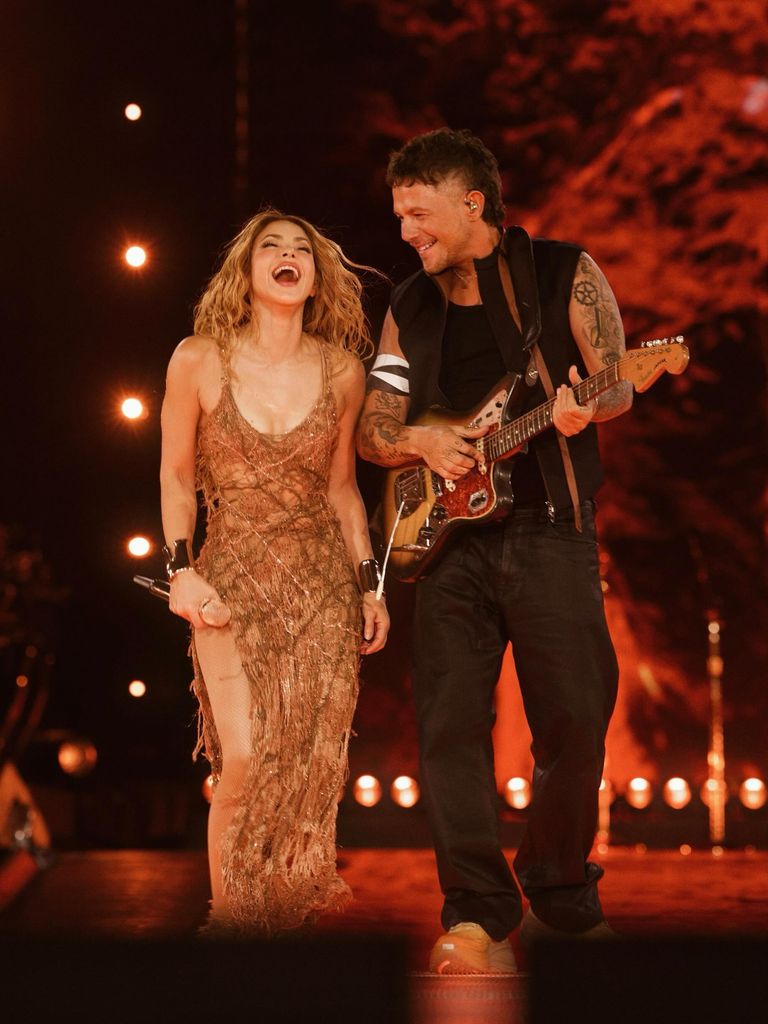 Alejandro Sanz junto a Shakira en uno de los conciertos de la colombiana en Madrid