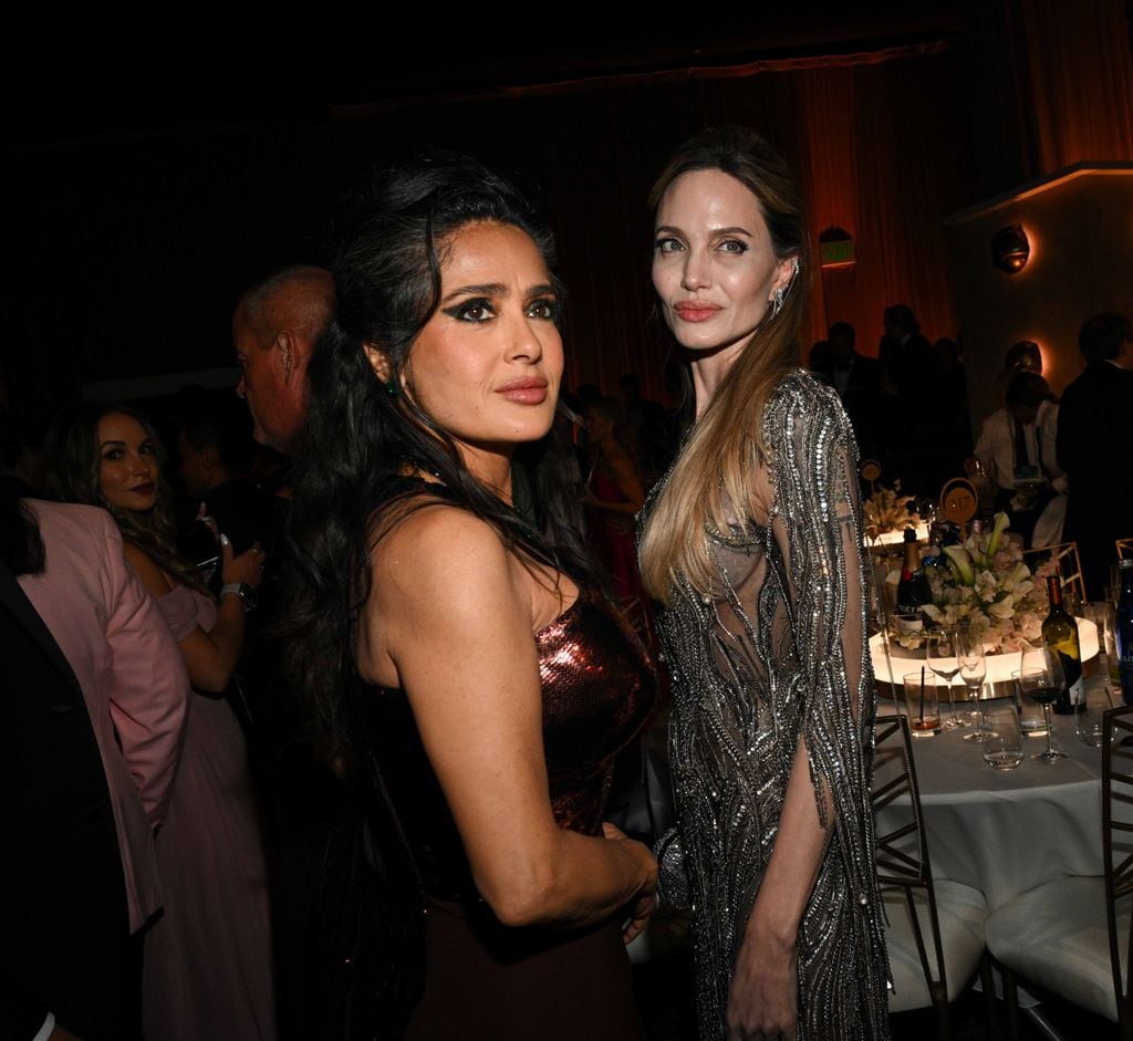 Se ha rumorado que Salma Hayek y Angelina Jolie podrían estar planeando un proyecto en pantalla juntas.