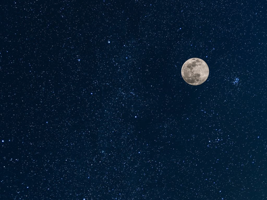 La luna llena en géminis se siente como una realización mental.