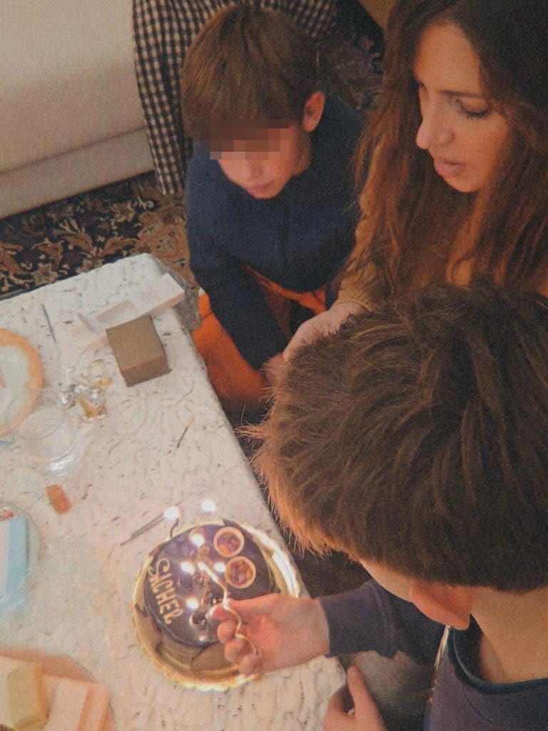 Sara Carbonero celebra su 42 cumpleaños con sus hijos Martín y Lucas