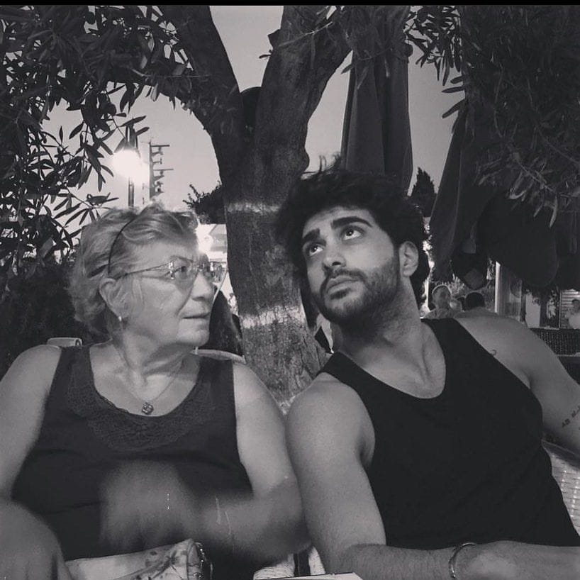 En abril de 2023, Doğukan Güngör tuvo que afrontar la dura pérdida de su abuela, una segunda madre para él 
