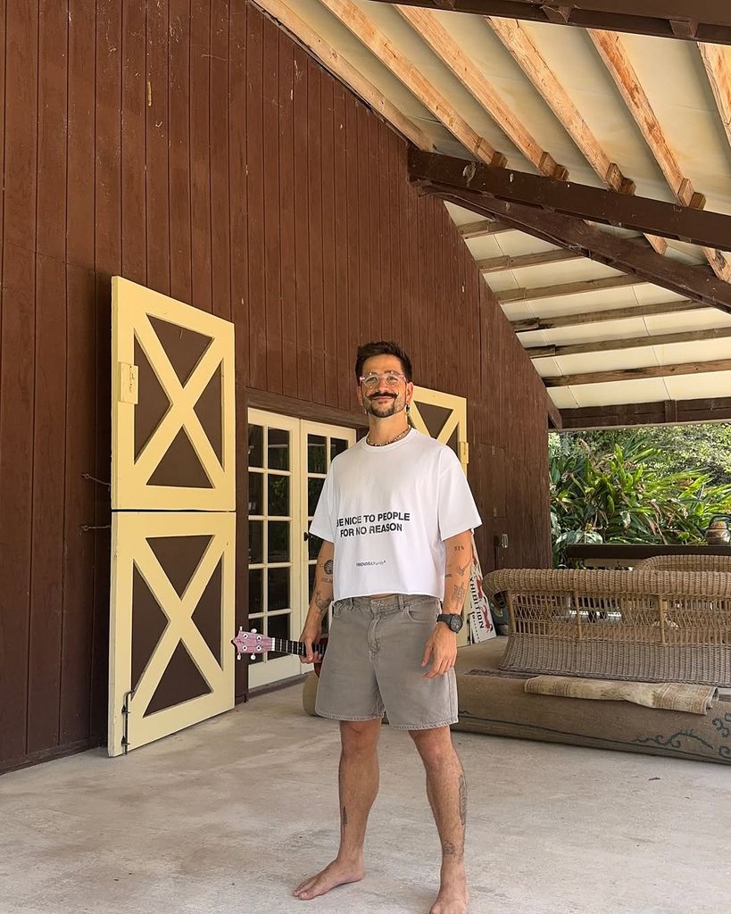 Camilo, feliz en su finca revisando cada detalle.