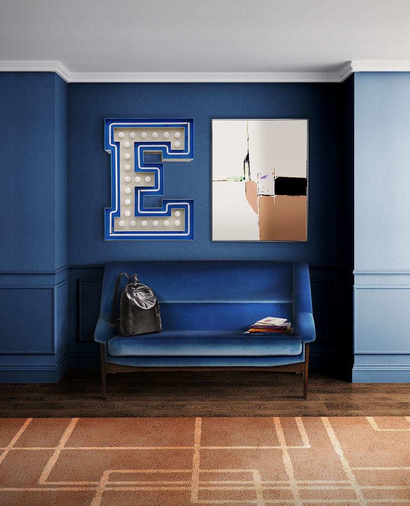 Recibidor con pared y sofá de color azul