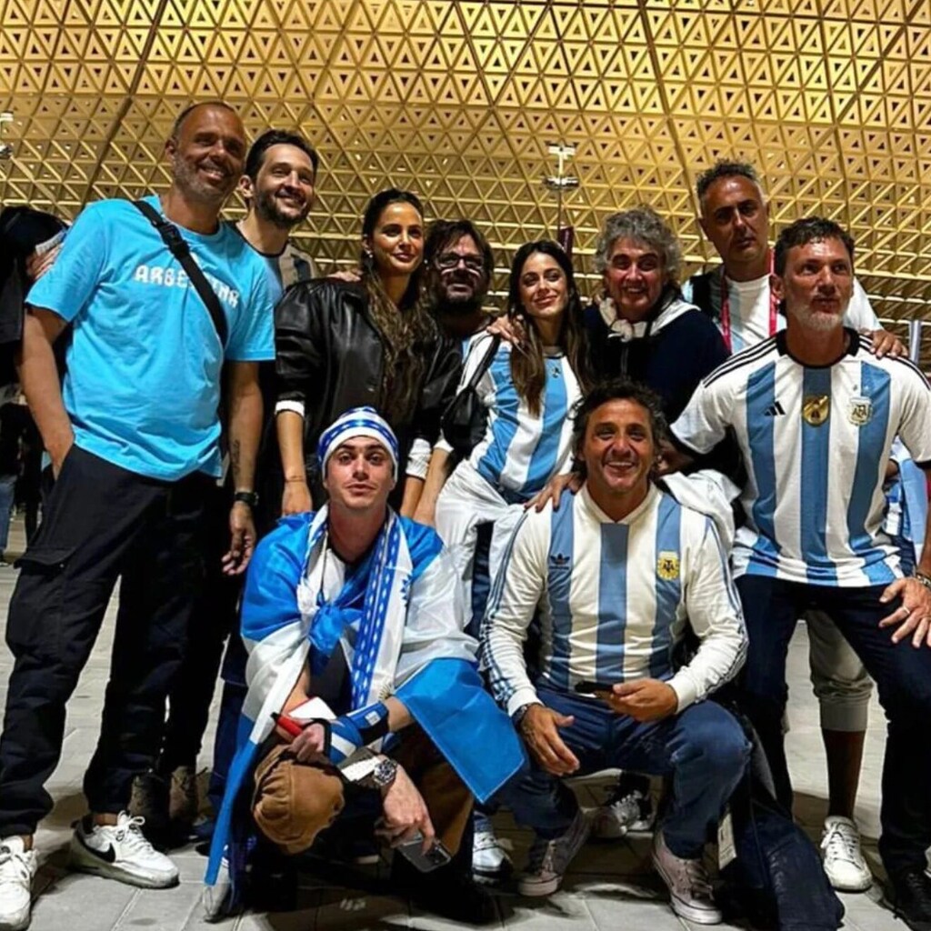 Tini Stoessel y su familia en Catar