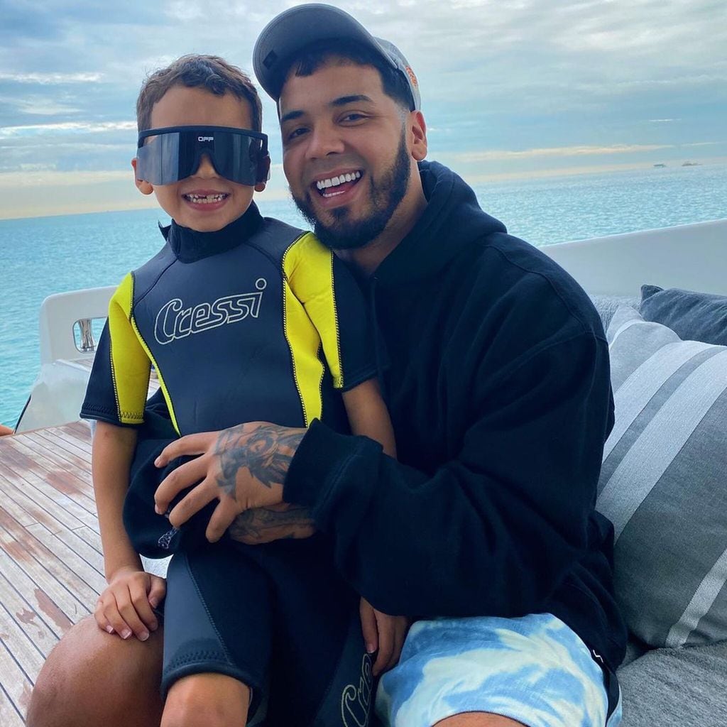 Anuel AA y su hijo