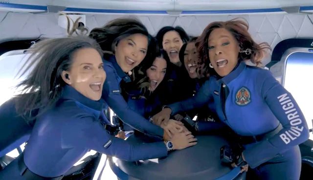 Lauren Sanchez, Katy Perry, Aisha Bowe, Amanda Nguyen y Kerianne Flynn en el espacio