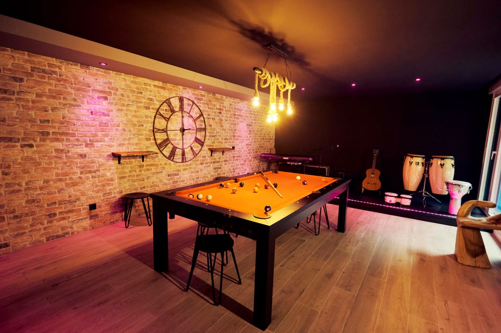 Alón, zona de juegos y escenario, un espacio para el disfrute en casa de David Bustamante