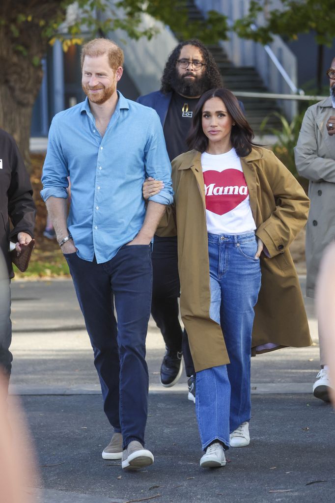 El príncipe Harry y Meghan Markle participaron en la Scar Tree Walk durante su tercer día en Australia. 