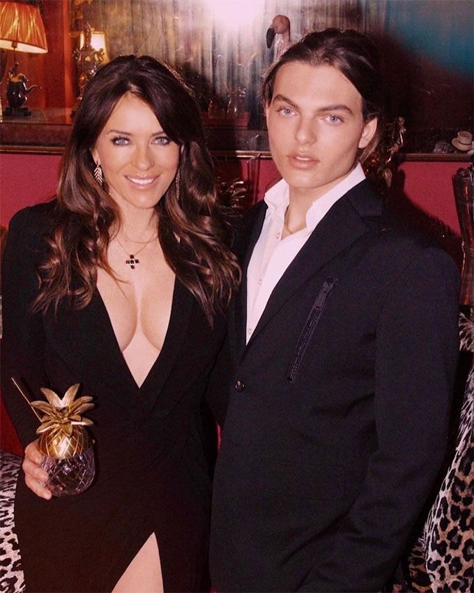 Elizabeth y Damian Hurley en Nochevieja