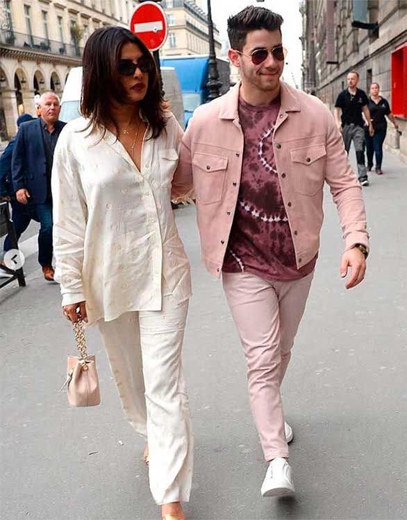 Sophie Turner y Priyanka Chopra coinciden con un pijama de Victoria Beckham