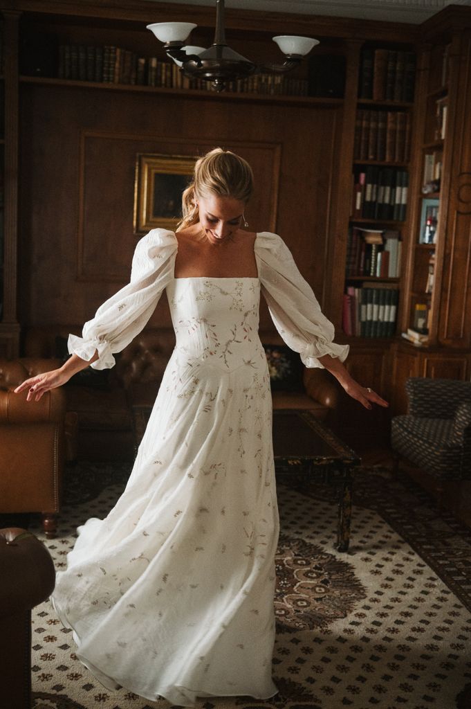 Vestidos de novia tendencia en 2026 flores de colores pintadas