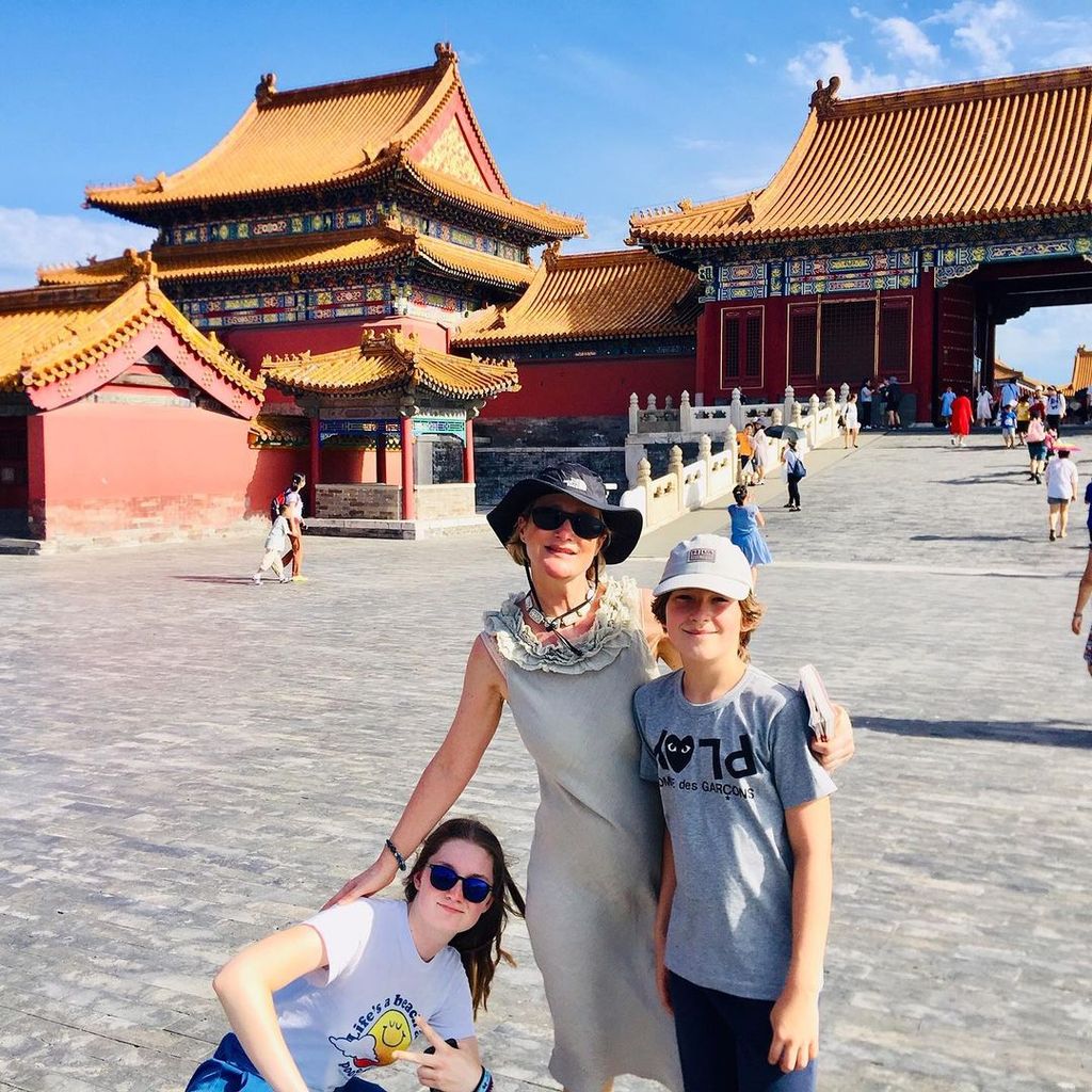 Delphine de Bélgica con sus dos hijos, Oscar y Josephine